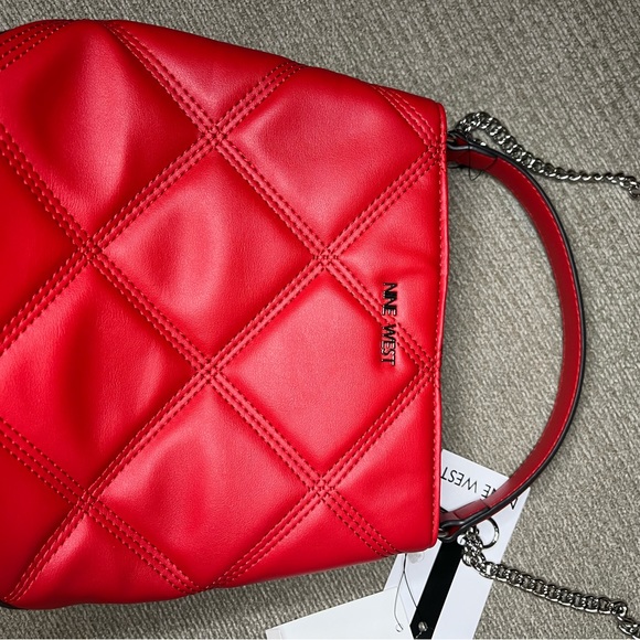 Red NineWest double-handled wallet to wear it two ways plus it's also adjustable - Picture 12 of 13